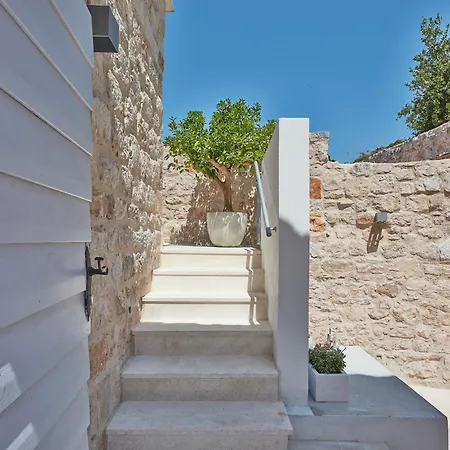 Orange Tree House * Vis