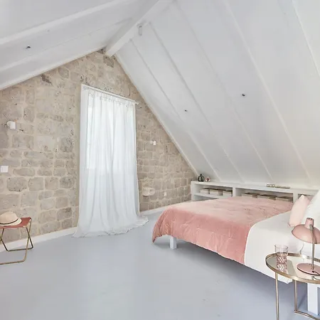 Orange Tree House Vis