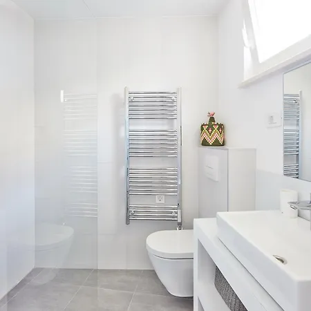 Orange Tree House Vis