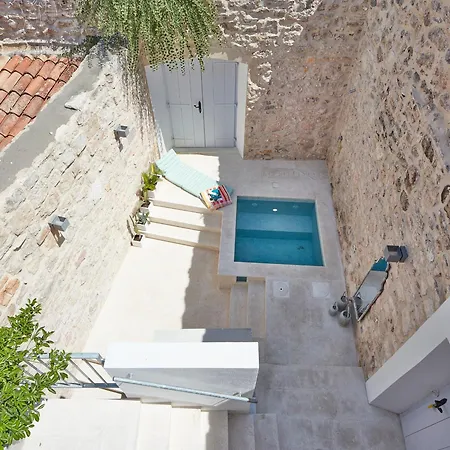 Willa Orange Tree House Vis